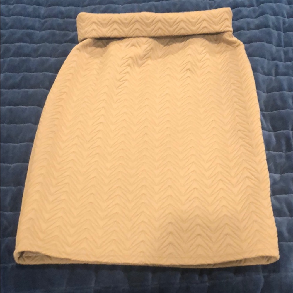 Tan LuLaRoe knee length skirt size S